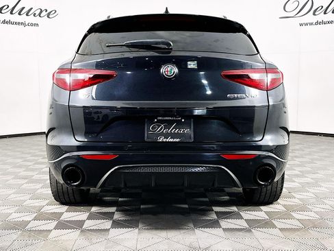 Used 2023 Alfa Romeo Stelvio Veloce AWD/4WD image 5