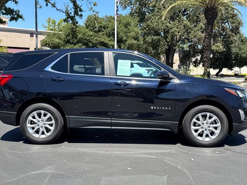 Used 2021 Chevrolet Equinox LT AWD/4WD image 2