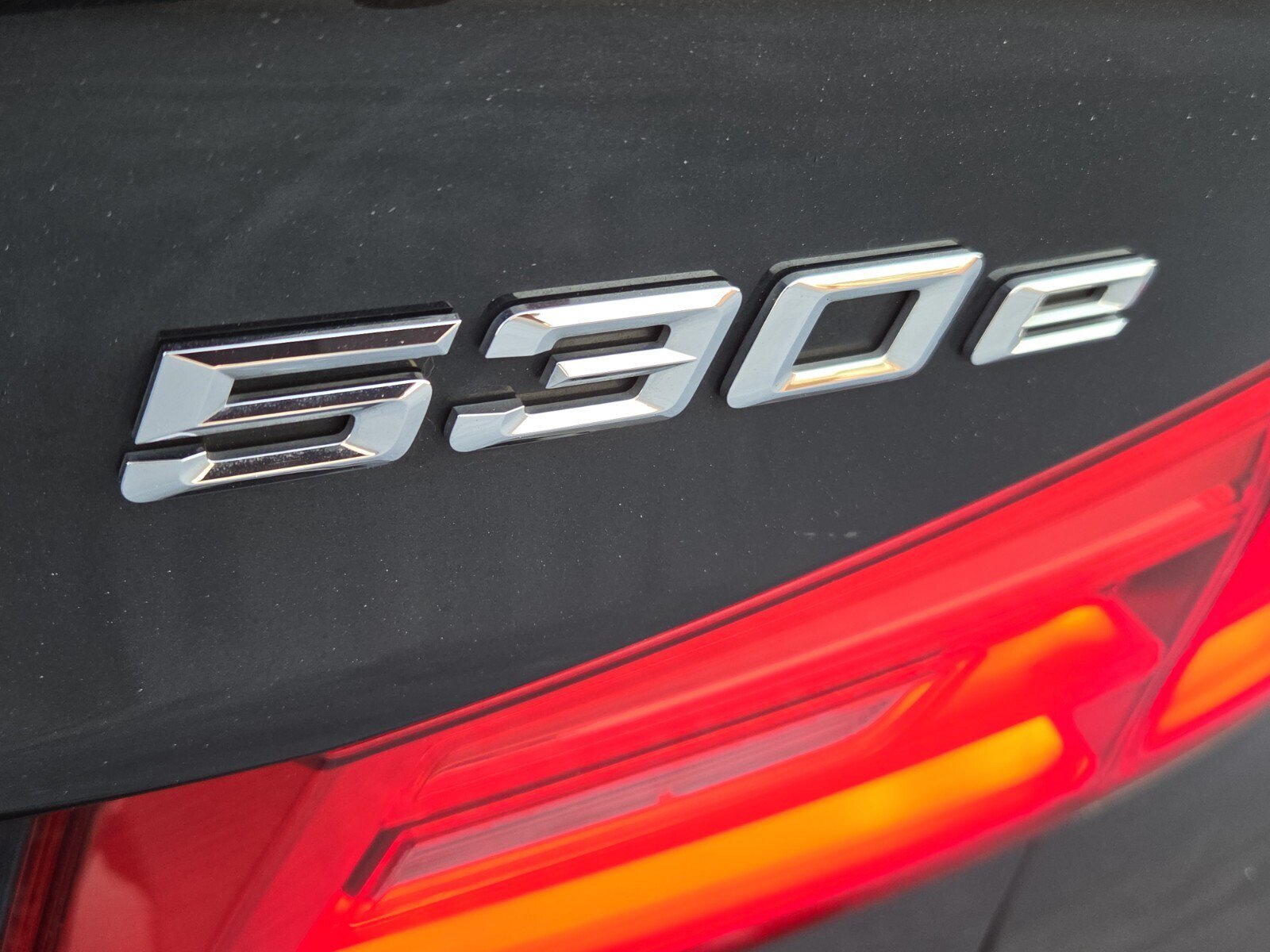 Used 2019 BMW 530e xDrive w/ M Sport Package AWD/4WD image 9
