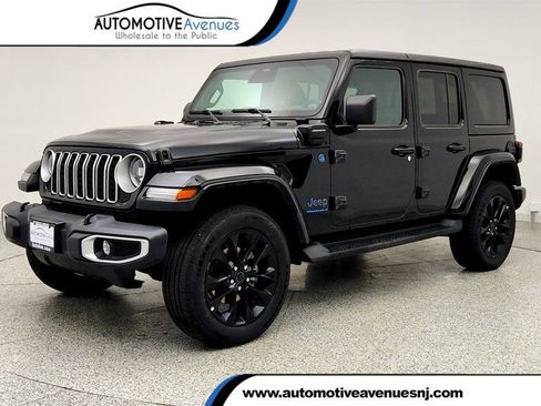 Used 2025 Jeep Wrangler Sahara image 1