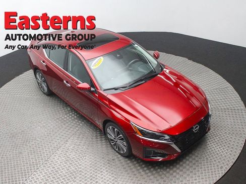 Used 2023 Nissan Altima 2.5 SL image 3