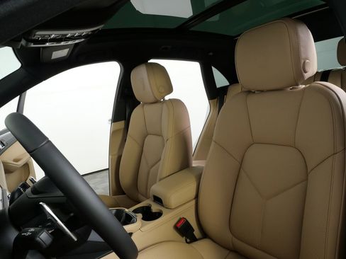 New 2026 Porsche Macan image 5