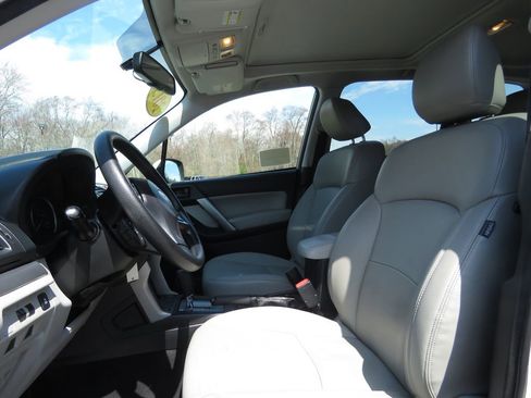 Used 2015 Subaru Forester 2.5i Premium w/ All-Weather Package image 10