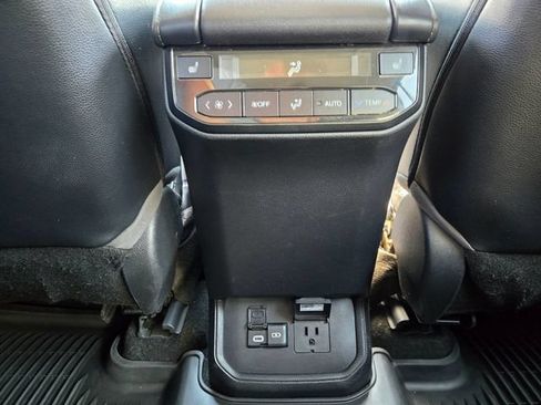 Used 2023 Toyota Highlander Platinum AWD/4WD image 9