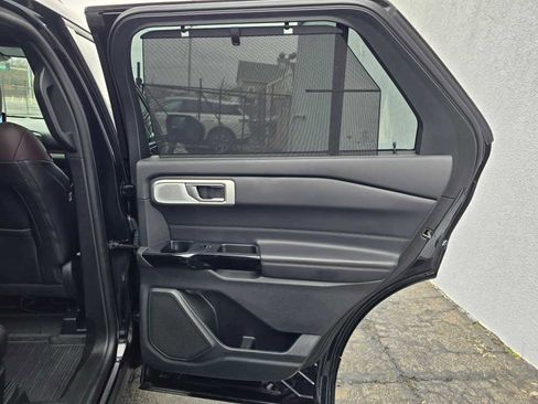 Used 2023 Ford Explorer Platinum w/ Technology Package image 30
