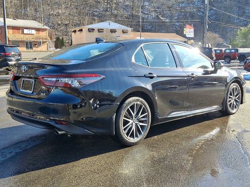 Used 2021 Toyota Camry XLE w/ Navigation Package image 6