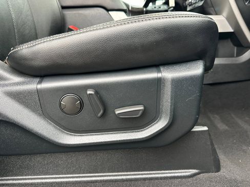 Used 2021 Ford F250 Lariat w/ Chrome Package image 22