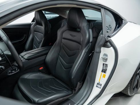 Used 2019 Aston Martin DBS Superleggera RWD image 3