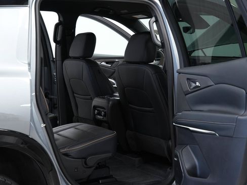Used 2026 Chevrolet Traverse High Country w/ LPO, Floor Liner Package AWD/4WD image 11