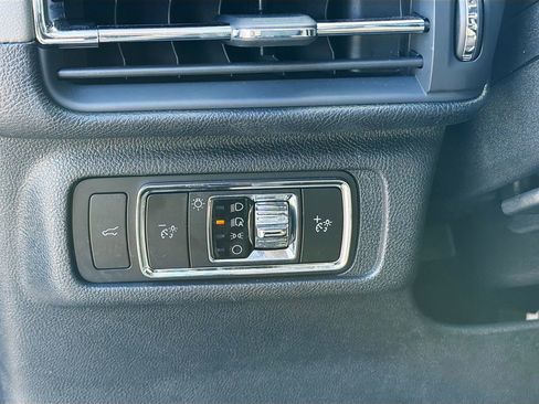 Used 2025 Lincoln Corsair FWD image 13