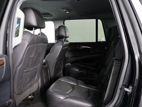 Used 2018 Cadillac Escalade Luxury image 11
