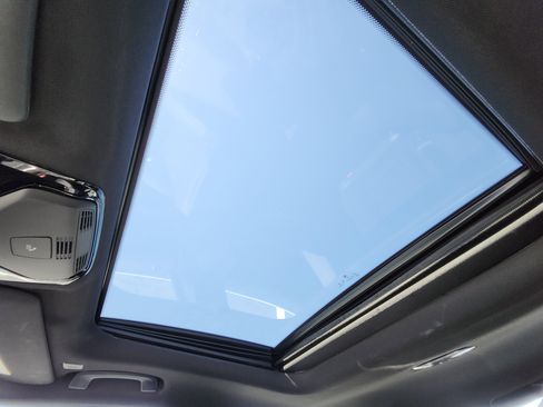 Used 2020 BMW 330i xDrive Sedan w/ Convenience Package image 2