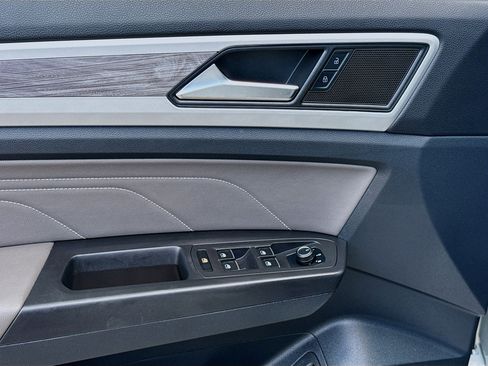 Used 2022 Volkswagen Atlas Cross Sport SE w/ Panoramic Sunroof Package image 16