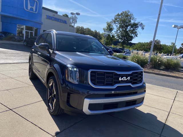 Used 2025 Kia Telluride S FWD image 3