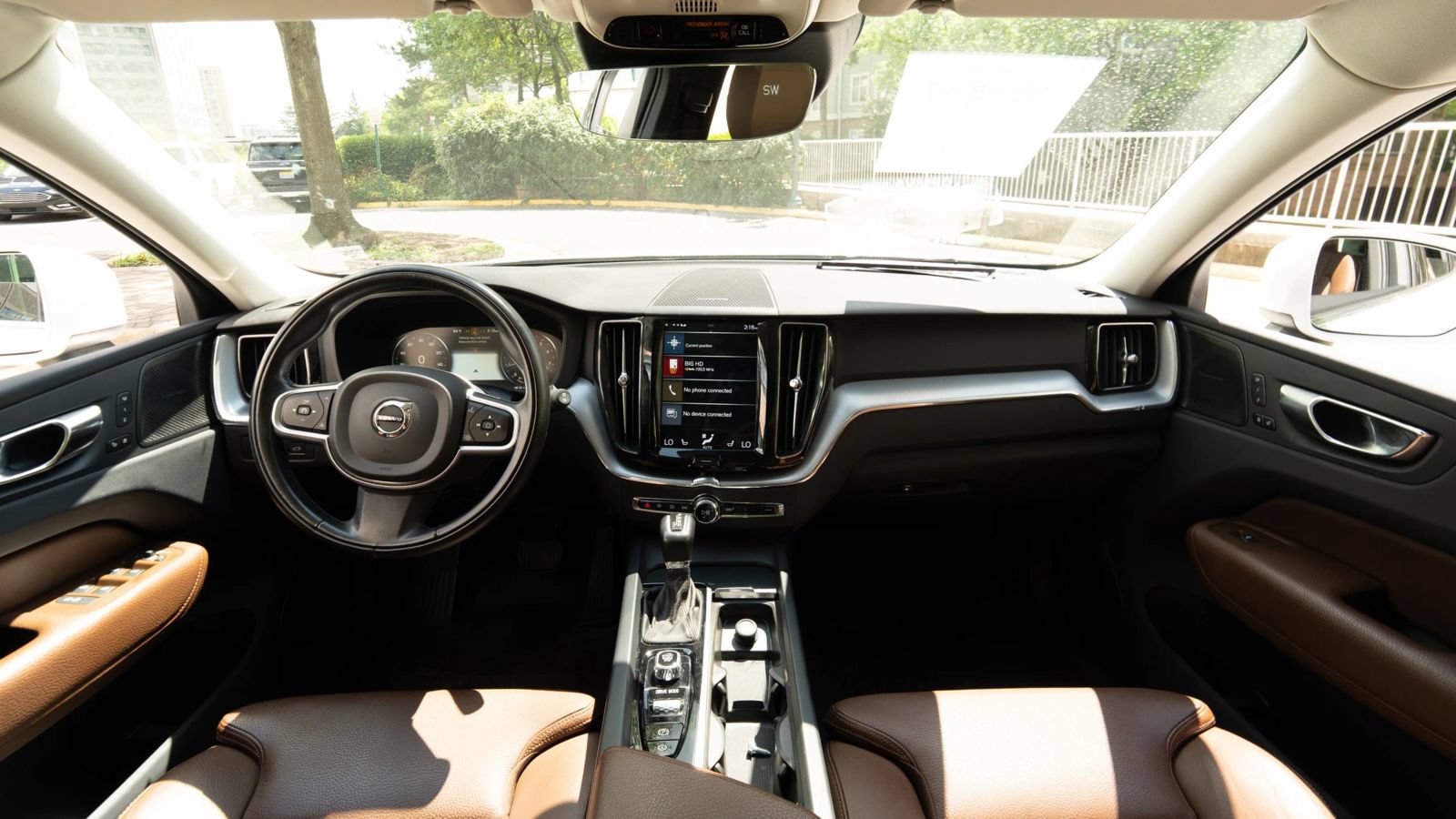 Used 2019 Volvo XC60 T5 Momentum w/ Multimedia Package AWD/4WD image 31