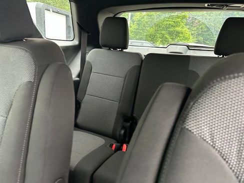 Used 2023 Chevrolet Traverse LT FWD image 23