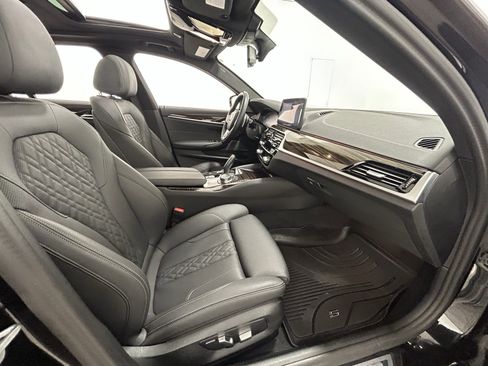 Used 2023 BMW 530i xDrive w/ Premium Package image 40