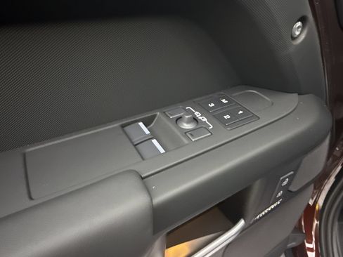 New 2026 Land Rover Defender 90 X-Dynamic SE AWD/4WD image 13