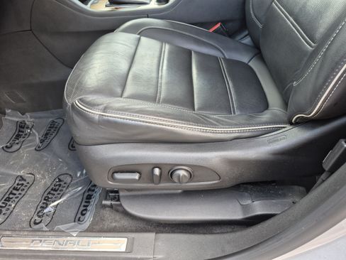 Used 2017 GMC Acadia Denali w/ Technology Package FWD image 20