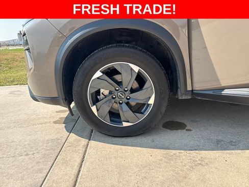 Used 2025 Nissan Rogue SV AWD/4WD image 25