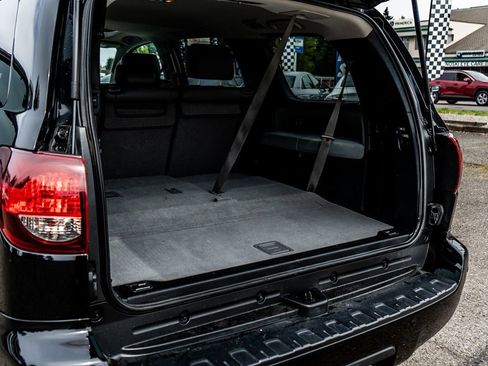 Used 2018 Toyota Sequoia Limited image 19