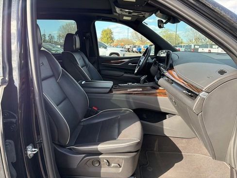 Used 2023 Cadillac Escalade ESV Premium Luxury image 11