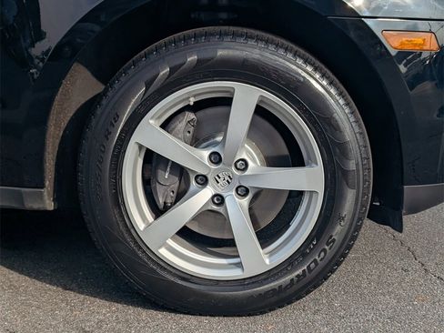 Used 2018 Porsche Macan image 30