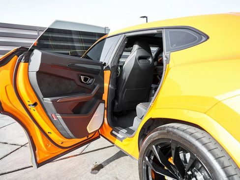 Used 2022 Lamborghini Urus image 27