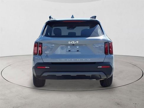 Used 2022 Kia Sorento S image 6
