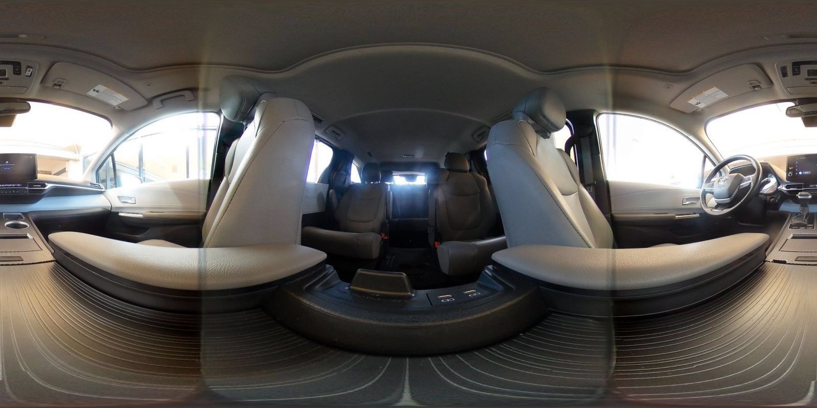 Used 2025 Toyota Sienna XLE FWD image 44