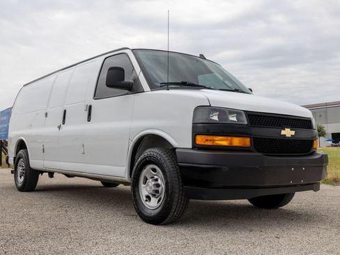 Used 2020 Chevrolet Express 3500 Extended w/ Driver Convenience Package RWD image 1