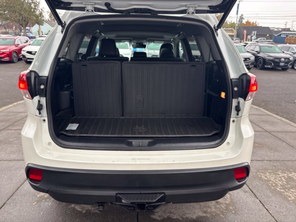 Used 2017 Toyota Highlander XLE AWD/4WD image 31