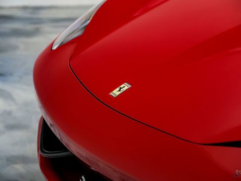 Used 2013 Ferrari 458 Spider image 36