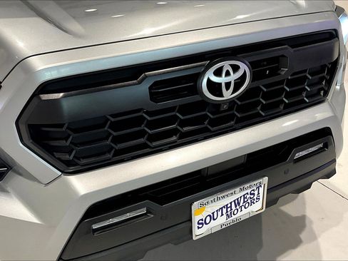 Used 2024 Toyota Tacoma TRD Off-Road w/ TRD Off Road Premium Package AWD/4WD image 33
