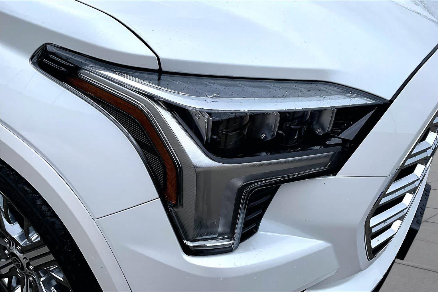 Used 2024 Toyota Sequoia Capstone AWD/4WD image 29