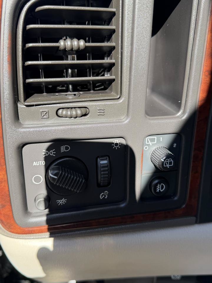 Used 2005 Cadillac Escalade AWD image 11