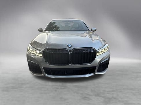 Used 2022 BMW 740i w/ M Sport Package RWD image 9