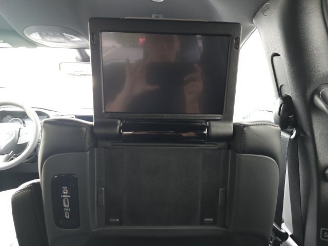 New 2025 Chrysler Pacifica Select w/ Uconnect Theater Family Group AWD/4WD image 29