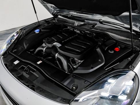 Used 2017 Porsche Cayenne S image 86