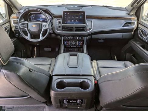 Used 2023 Chevrolet Suburban Premier image 18