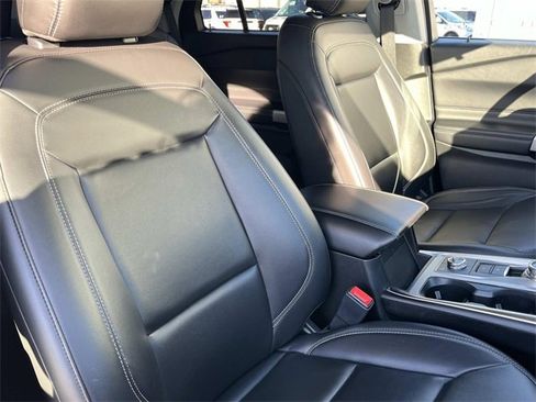 Used 2022 Ford Explorer XLT w/ Equipment Group 202A image 27