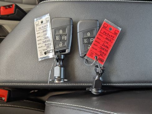 Used 2025 Volkswagen Jetta SE w/ Sunroof Package FWD image 36