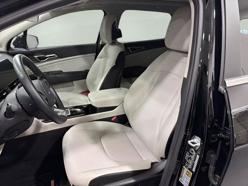 Used 2025 Kia Sportage EX w/ Premium Package FWD image 11