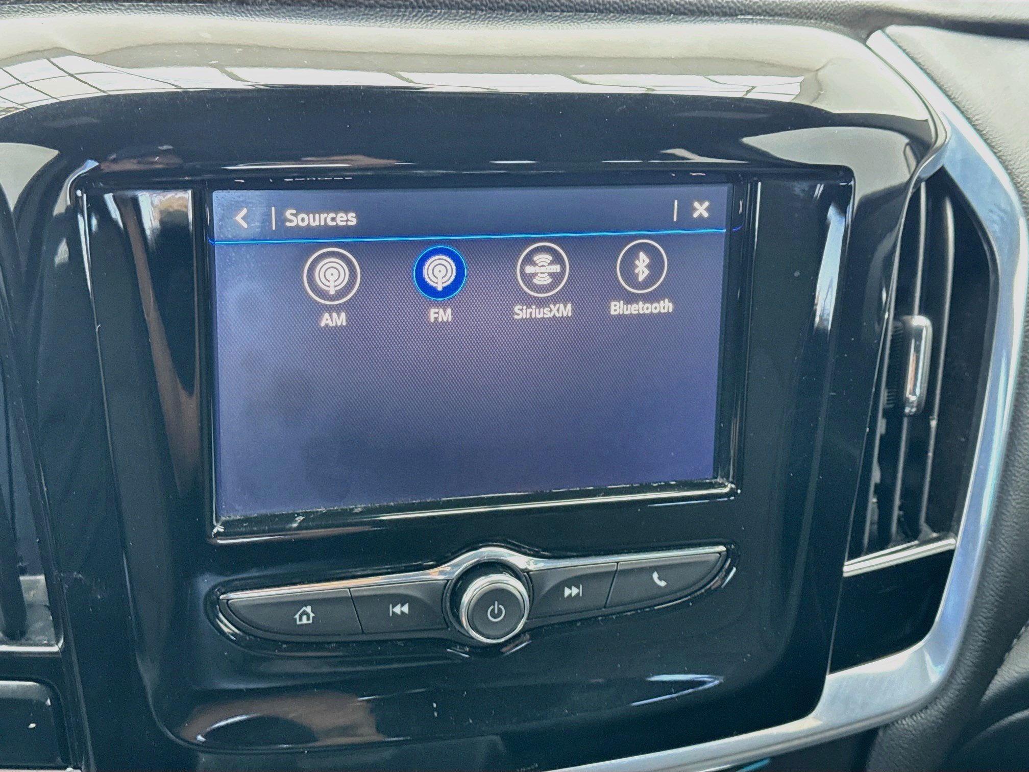 Used 2023 Chevrolet Traverse LT FWD image 11