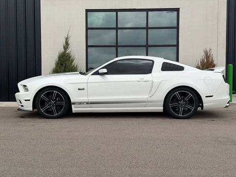 Used 2013 Ford Mustang GT Premium image 2