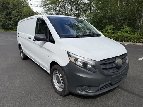 Used 2018 Mercedes-Benz Metris image 3