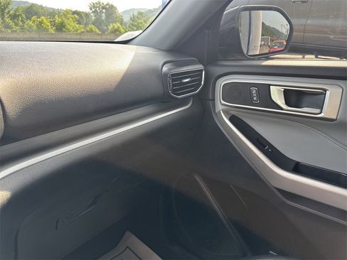Used 2022 Ford Explorer XLT w/ Equipment Group 202A image 24