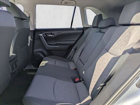 Used 2021 Toyota RAV4 XLE w/ Carpet Mat Package (TMS) image 17