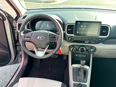 Used 2023 Hyundai Venue SEL image 19
