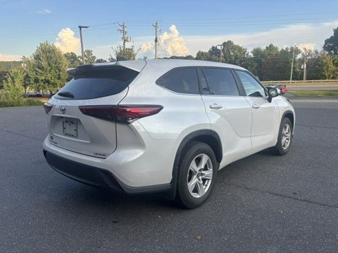 Used 2023 Toyota Highlander LE AWD/4WD image 7